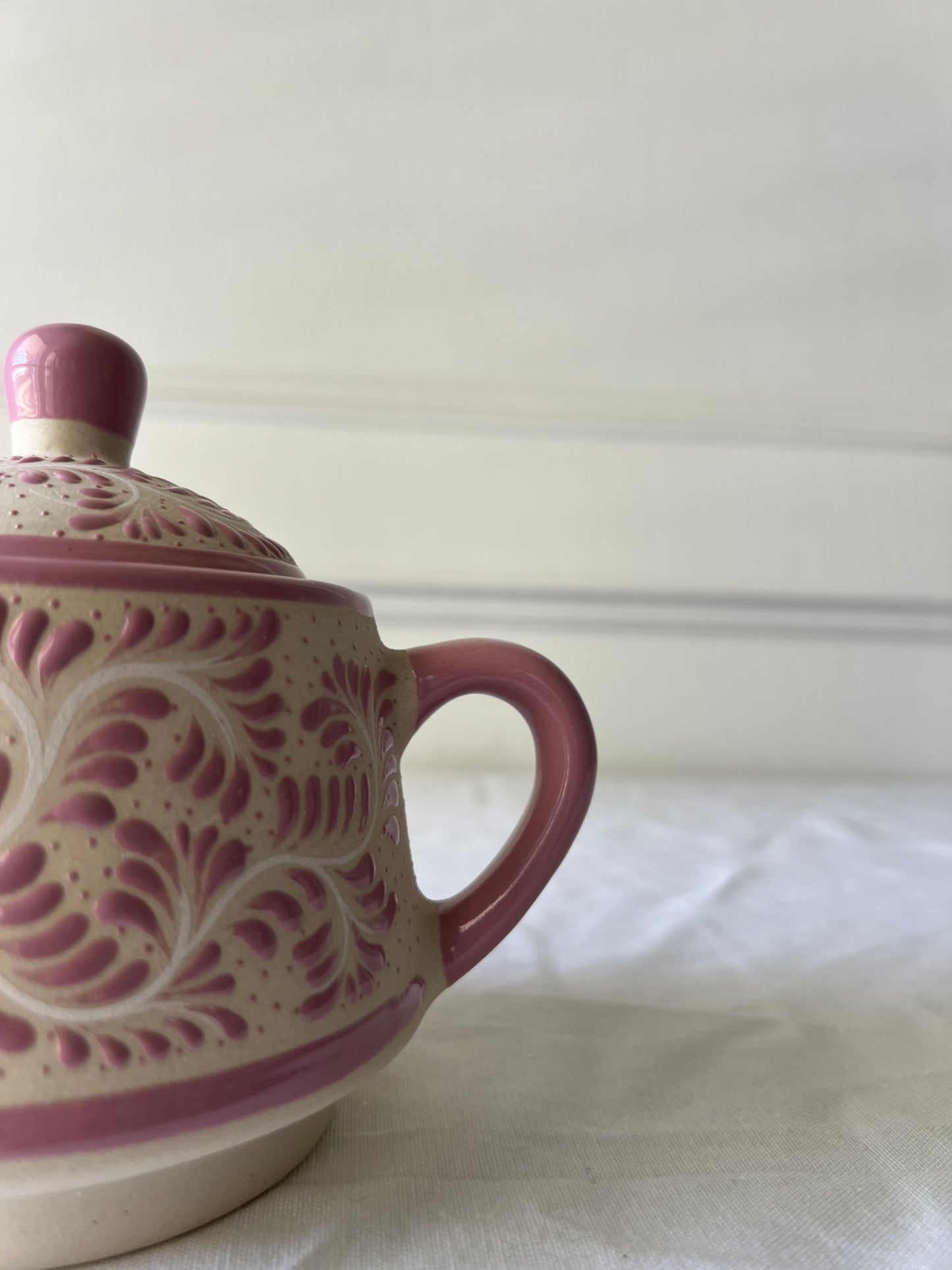 Clay sugar bolw
