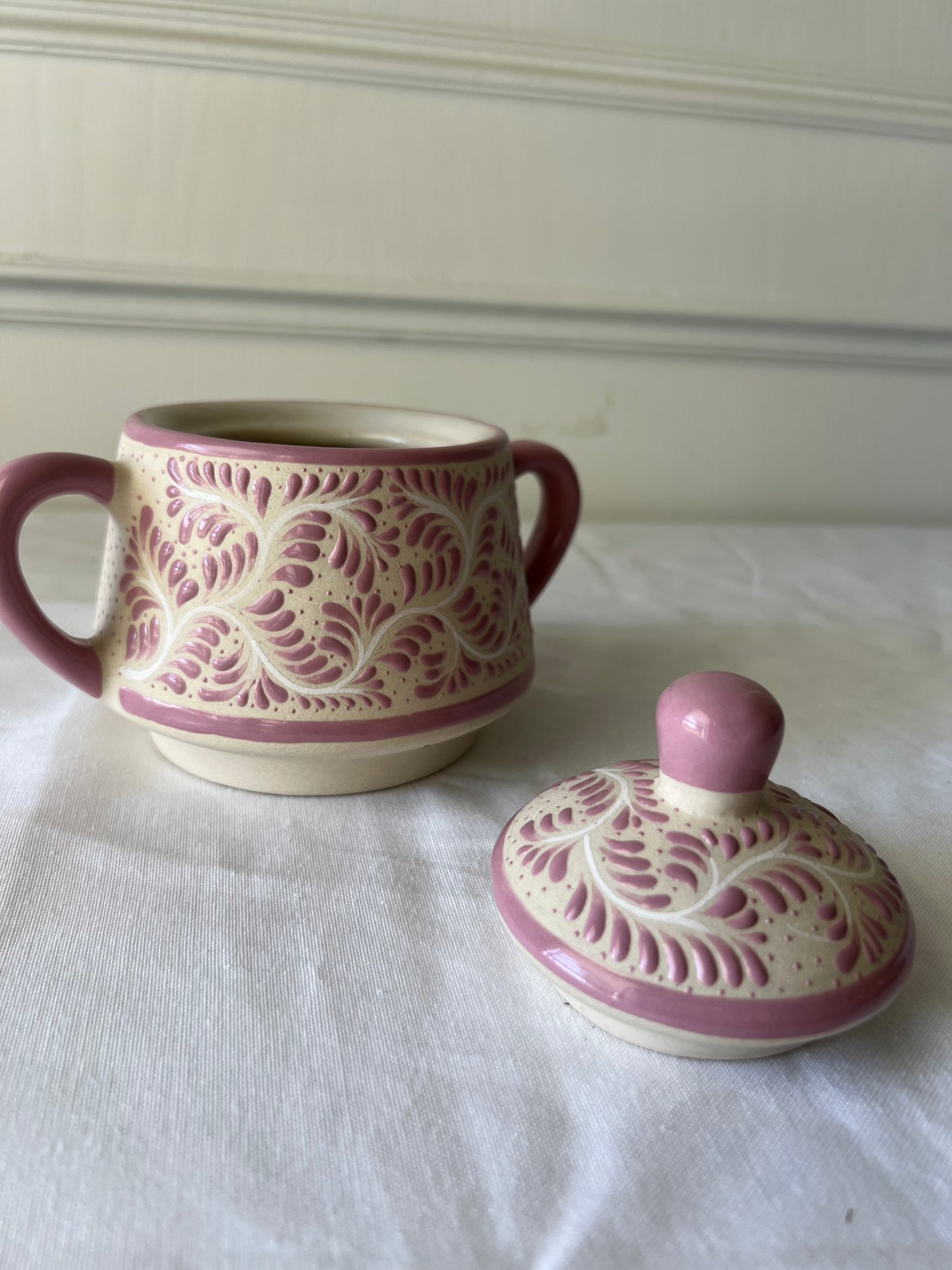 Clay sugar bolw