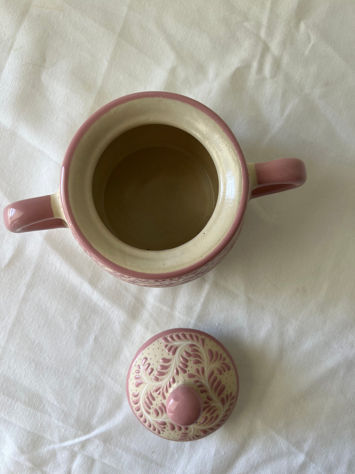Clay sugar bolw