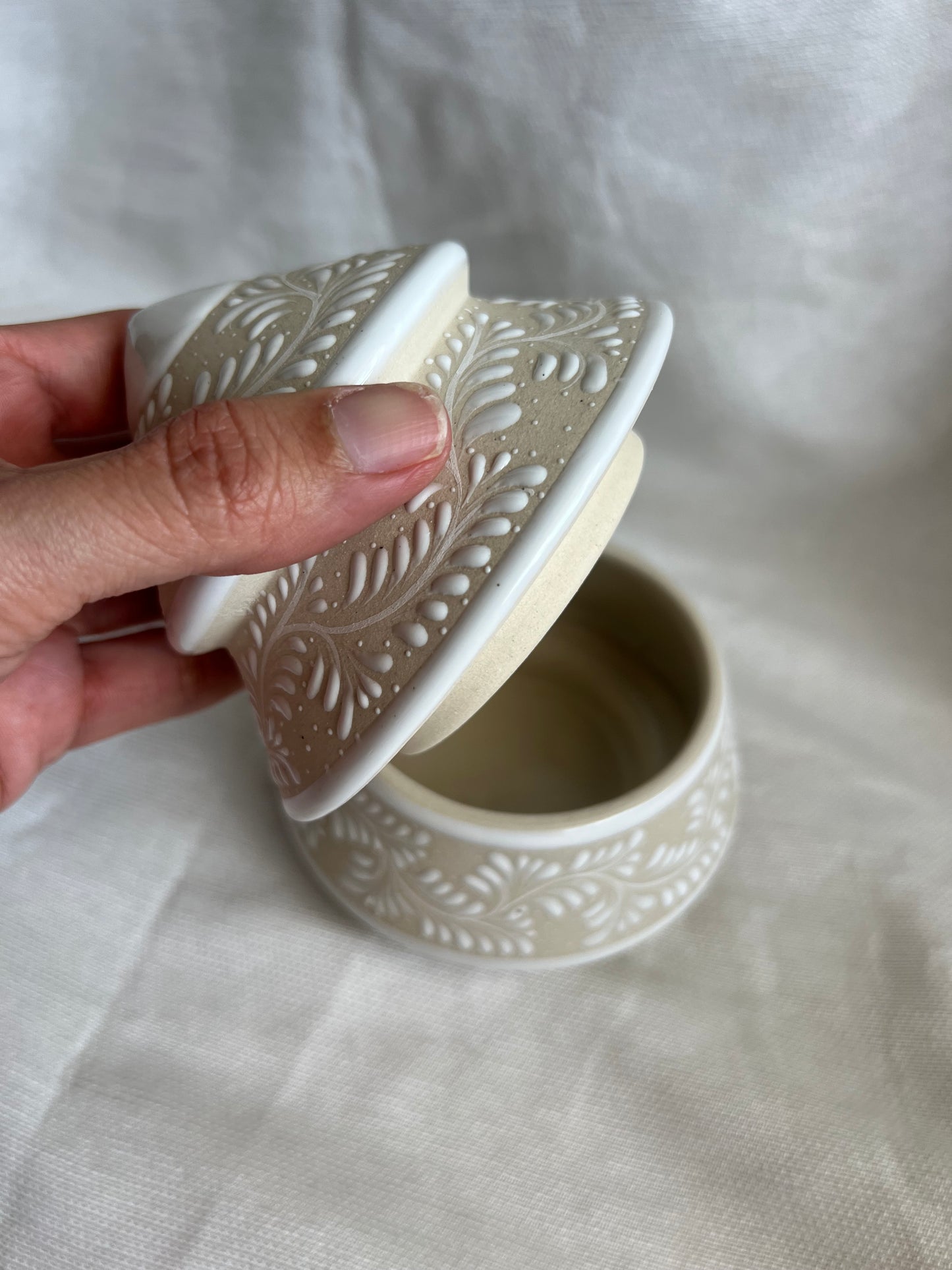 Pine ceramic