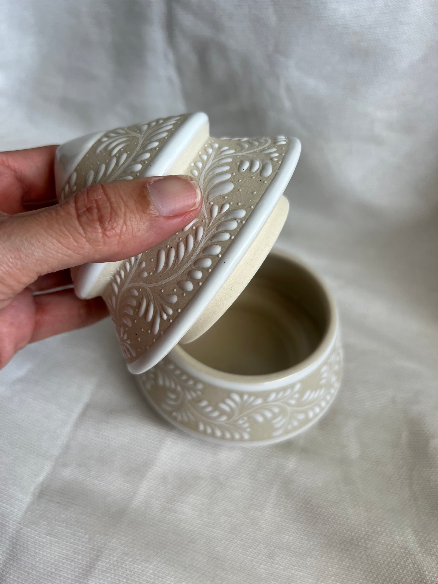 Pine ceramic